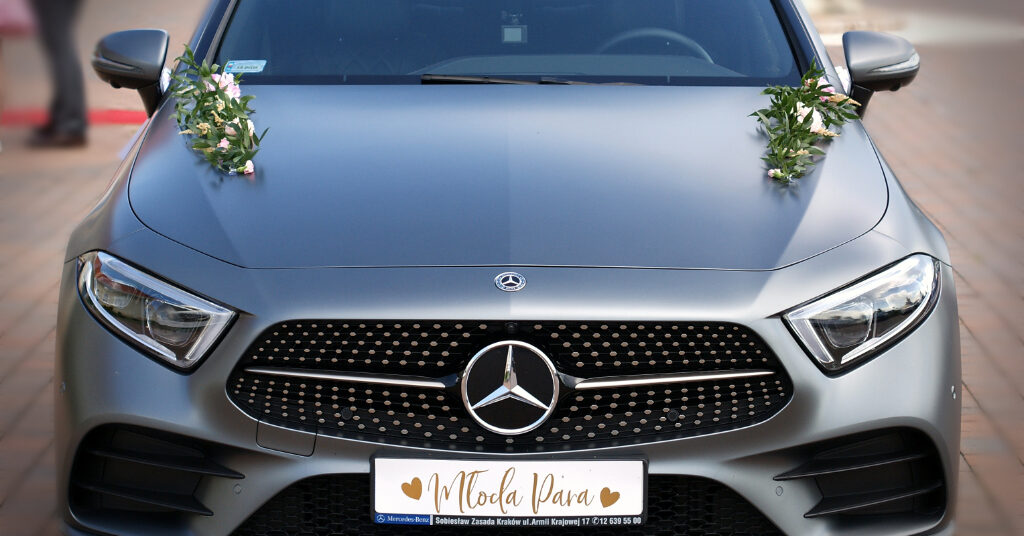 dekoracja samochodu na ślub