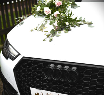 Dekoracja samochodu kwiaty