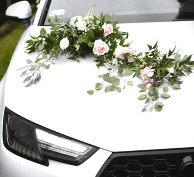 Dekoracja samochodu bukiet na maskę