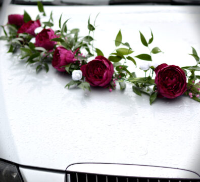 Dekoracja samochodu fuksja