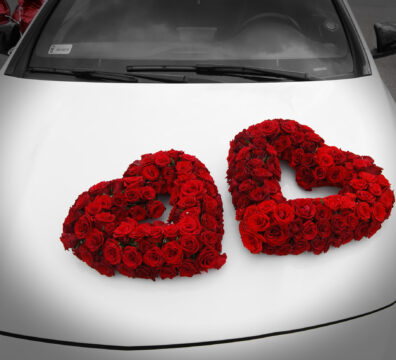 Dekoracja samochodu dwa serca czerwone z róż