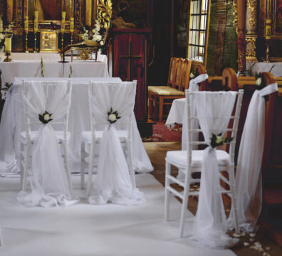 dekoracja kościoła romantycznie