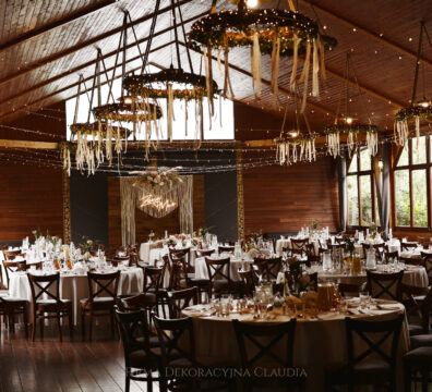 Bardzo nastrojowa dekoracja światełkami