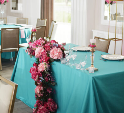 kolorowy stolik państwa młodych