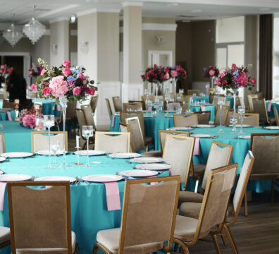 kontrastowa dekoracja odważna turkus i fuksja