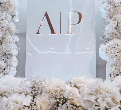 ścianka panelowa biała błyszcząca na wesele, inicjały, podświetlenie na wesele