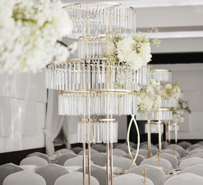 stojaki karuzele kryształowe z bukietem, blaty lustrzane, złote glamour
