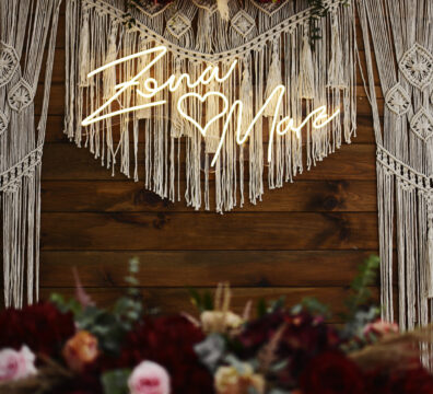 ścianka boho z bordem, suszami i trawami pompasowymi