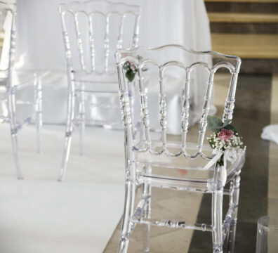 Krzesło przezroczyste, krzesła transparentne dekoracja ślubu