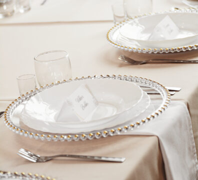 złote podtalerze akrylowe ze złotymi brzegami