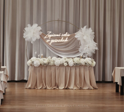 ścianka z ptasich piór, strusie pióra